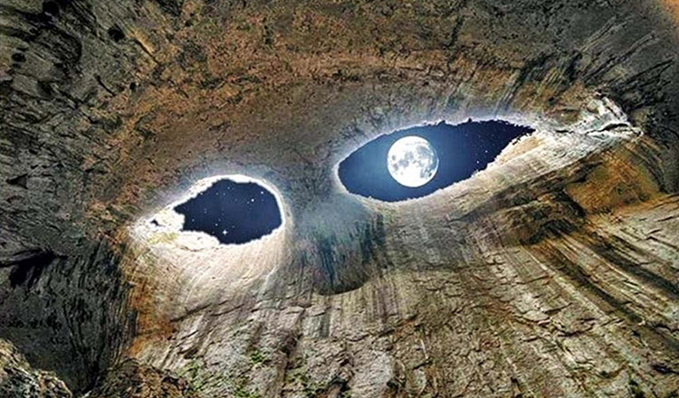 Peștera de peste 200 de metri unde se regăsesc ”Ochii lui Dumnezeu”
