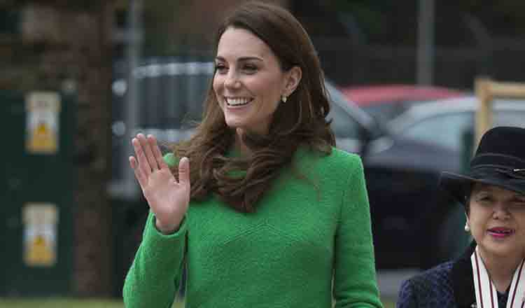 De ce a fost atât de criticată rochia purtată de Kate Middleton, la întâlnirea cu elevii unei școli din Londra!