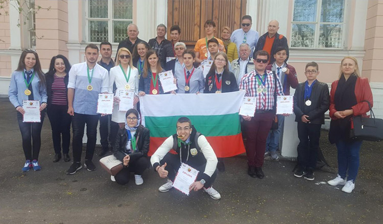 O elevă a Colegiului Naţional „Fraţii Buzeşti”, din Craiova, a câştigat Medalia de Aur la un Concurs de matematică de la Moscova