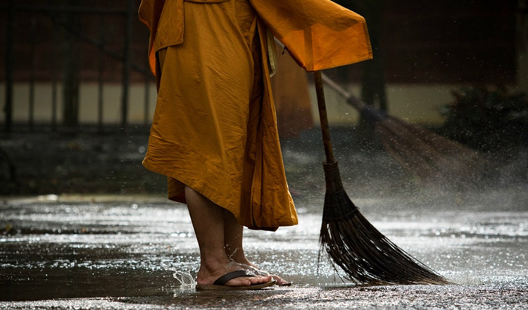 5 obiceiuri ale călugărilor budiști care te ajută să îndepărtezi energia negativă