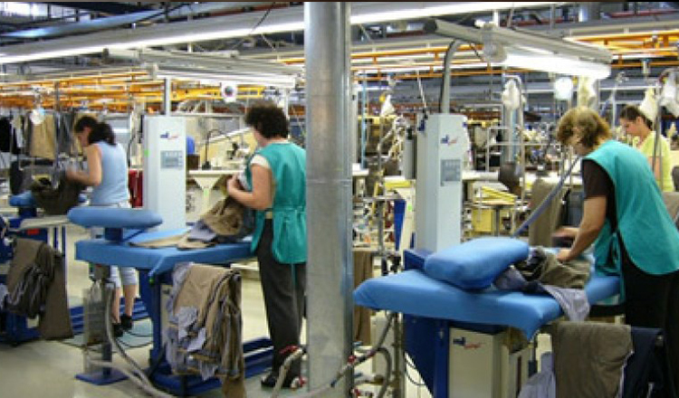 O fabrică de confecții din Sfântu Gheorghe își dă afară toți angajații
