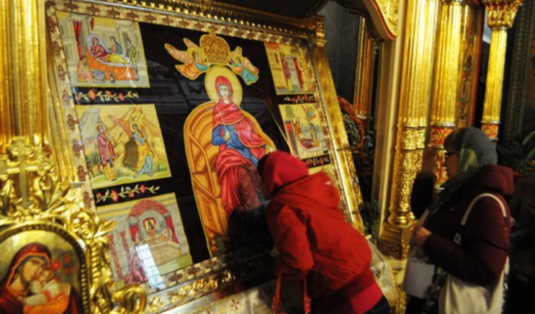 De ce ortodocşii se închină icoanelor?